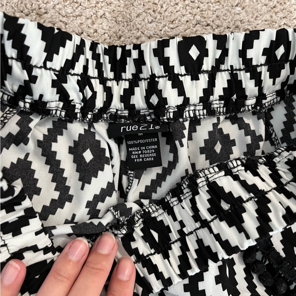 patterned shorts - Picture 2 of 3